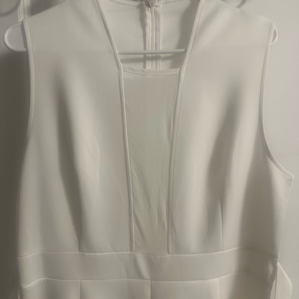 Elegant White Sleeveless Dress